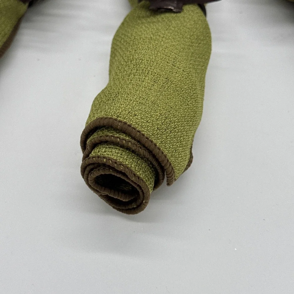 4 Green Cloth Napkins & Cast Iron Pinecone Napkin Rings